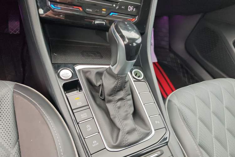 Used Volkswagen Sagitar 2023 300TSI DSG Excellence Edition Gear Lever