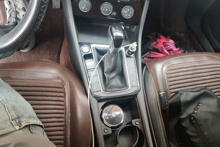 Used Volkswagen Sagitar 2023 280TSI DSG Beyond Lite Edition Gear Lever