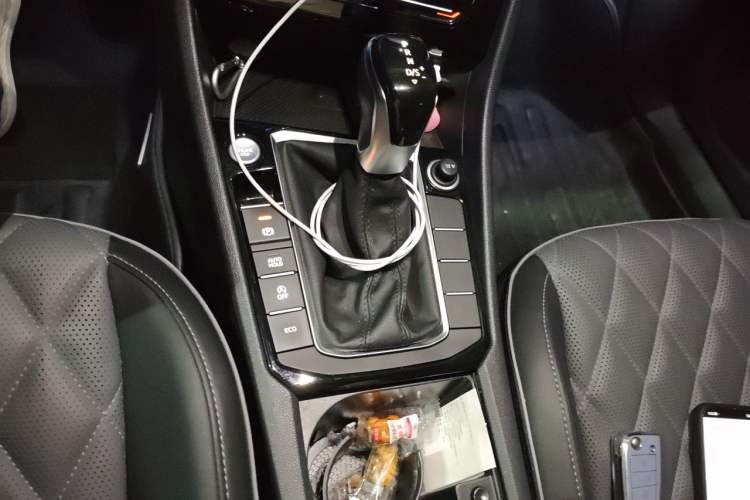 Used Volkswagen Sagitar 2023 280TSI DSG Excellence Plus Edition Gear Lever