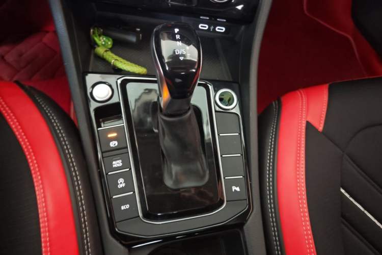 Used Volkswagen Sagitar 2023 300TSI DSG Excellence Edition Gear Lever