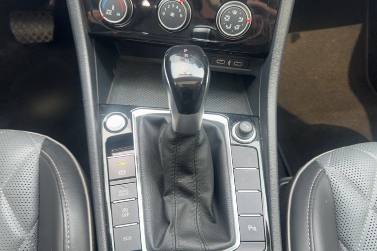 Used Volkswagen Sagitar 2023 280TSI DSG Beyond Lite Edition Gear Lever