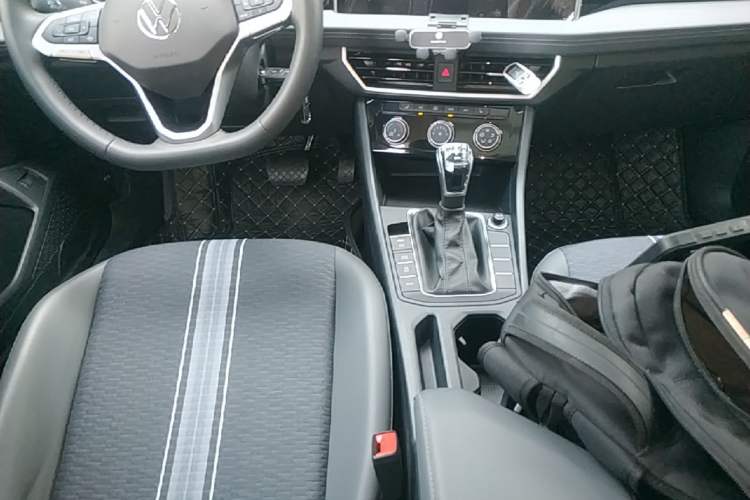 Used Volkswagen Sagitar 2023 300TSI DSG Flyover Edition Gear Lever