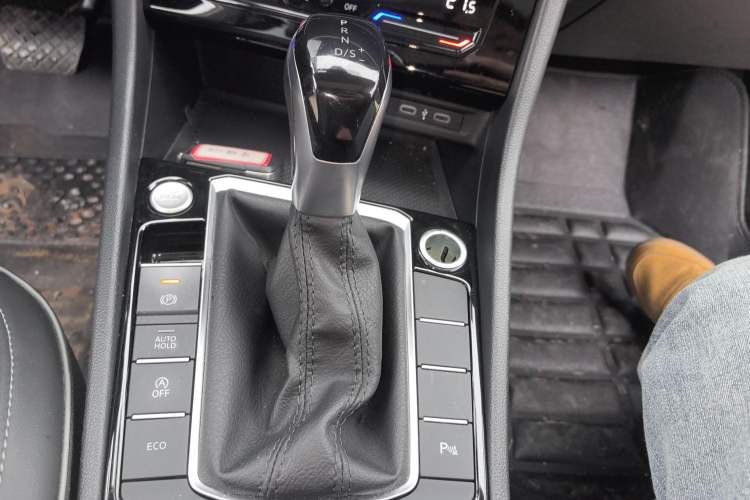 Used Volkswagen Sagitar 2023 200TSI DSG Excellence Edition Gear Lever