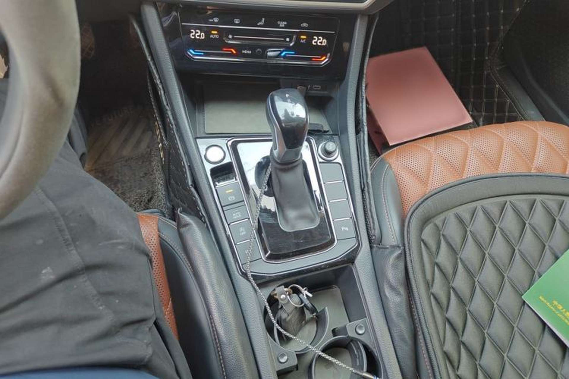 Used Volkswagen Sagitar 2023 280TSI DSG Excellence Edition Gear Lever