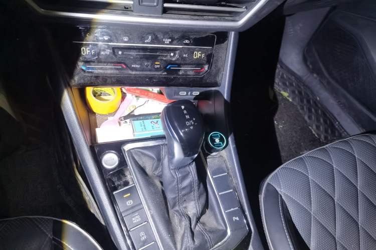Used Volkswagen Sagitar 2023 280TSI DSG Excellence Edition Gear Lever