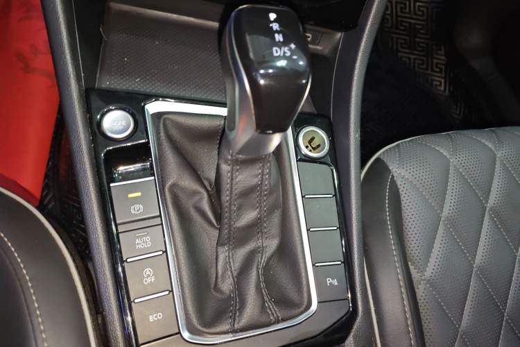 Used Volkswagen Sagitar 2023 280TSI DSG Beyond Lite Edition Gear Lever