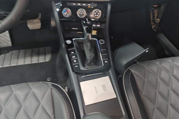 Used Volkswagen Sagitar 2023 280TSI DSG Beyond Lite Edition Gear Lever