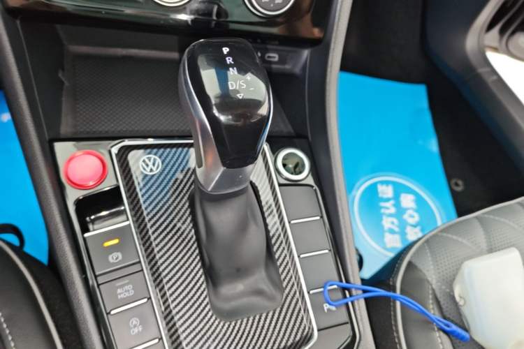 Used Volkswagen Sagitar 2023 300TSI DSG Excellence Edition Gear Lever