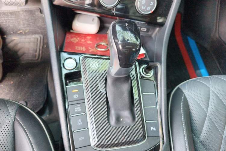 Used Volkswagen Sagitar 2023 300TSI DSG Excellence Edition Gear Lever