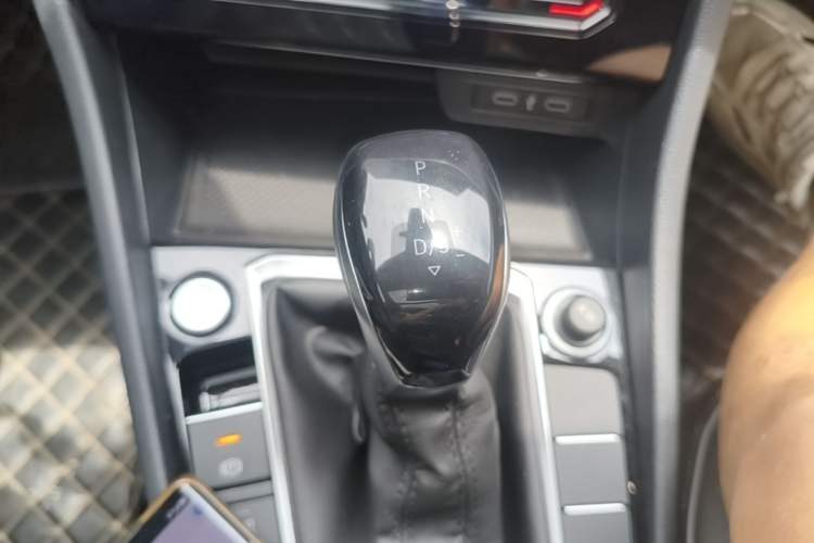 Used Volkswagen Sagitar 2023 300TSI DSG Excellence Edition Gear Lever