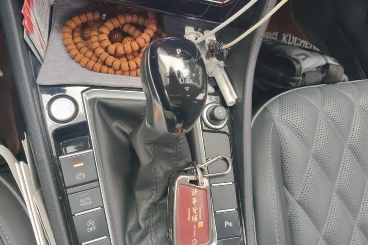 Used Volkswagen Sagitar 2023 280TSI DSG Excellence Edition Gear Lever