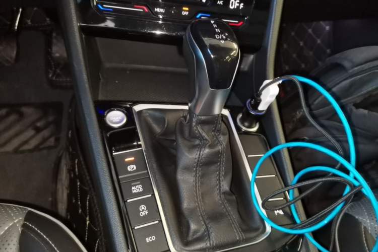 Used Volkswagen Sagitar 2023 200TSI DSG Excellence Edition Gear Lever