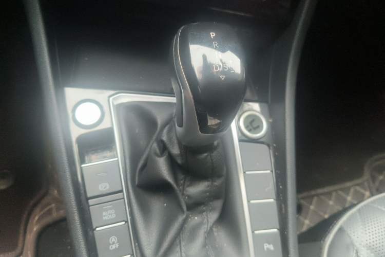 Used Volkswagen Sagitar 2023 200TSI DSG Flyover Edition Gear Lever