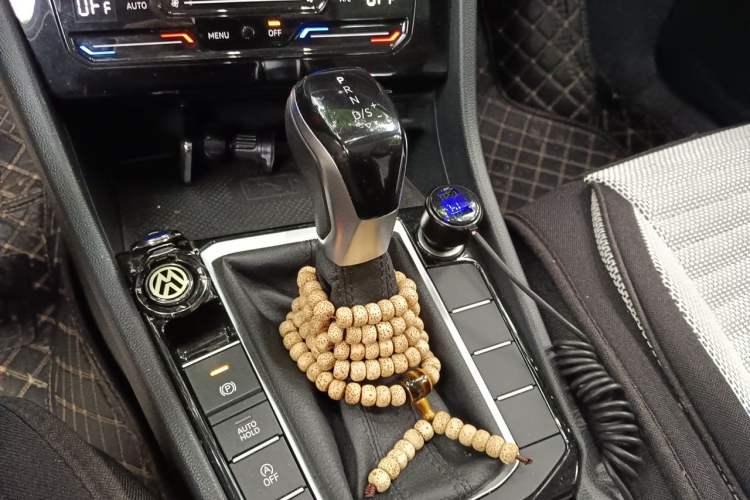 Used Volkswagen Sagitar 2023 280TSI DSG Excellence Plus Edition Gear Lever