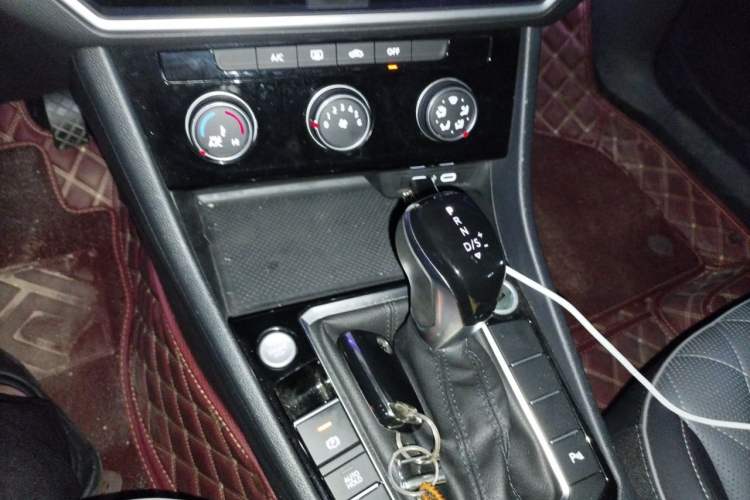 Used Volkswagen Sagitar 2023 280TSI DSG Beyond Lite Edition Gear Lever