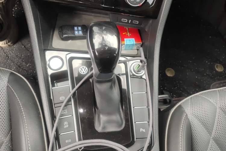 Used Volkswagen Sagitar 2023 300TSI DSG Excellence Edition Gear Lever