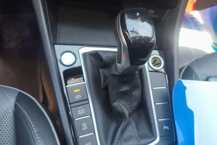 Used Volkswagen Sagitar 2023 280TSI DSG Beyond Lite Edition Gear Lever