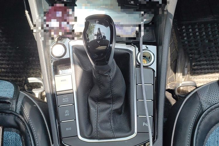 Used Volkswagen Sagitar 2023 300TSI DSG Excellence Edition Gear Lever