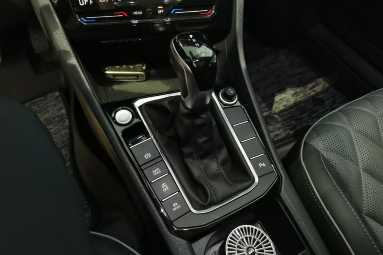 Used Volkswagen Sagitar 2023 300TSI DSG Excellence Edition Gear Lever