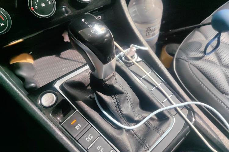 Used Volkswagen Sagitar 2023 300TSI DSG Excellence Edition Gear Lever