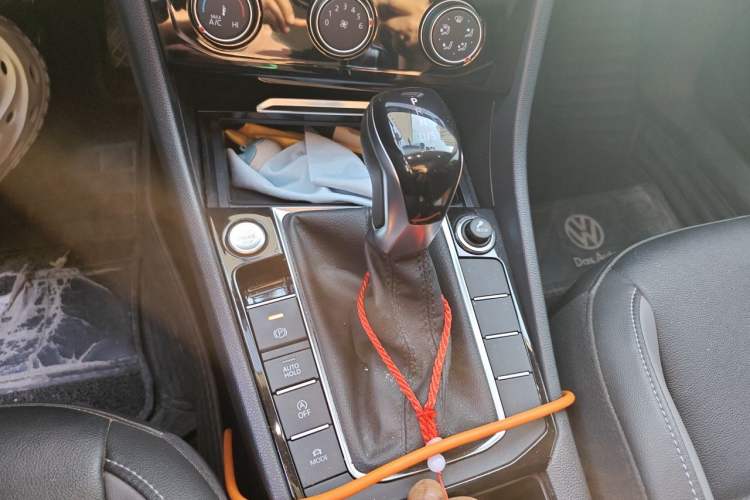 Used Volkswagen Sagitar 2023 280TSI DSG Beyond Lite Edition Gear Lever