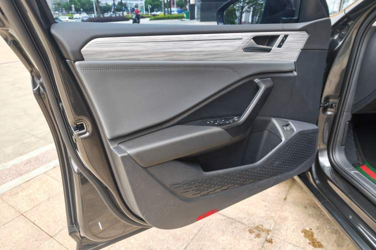Used Volkswagen Sagitar 2023 300TSI DSG Excellence Edition Interior 14