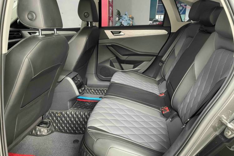 Used Volkswagen Sagitar 2023 300TSI DSG Excellence Edition Interior 3