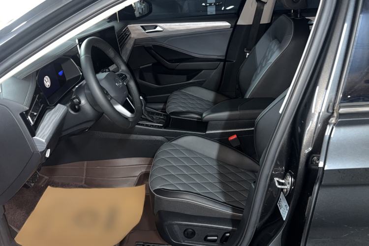 Used Volkswagen Sagitar 2023 200TSI DSG Excellence Edition Interior 3