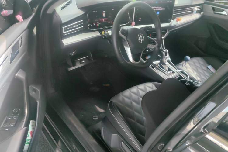 Used Volkswagen Sagitar 2023 300TSI DSG Excellence Edition Interior 3