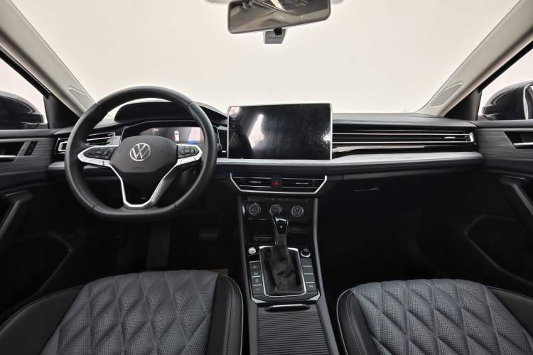 Used Volkswagen Sagitar 2023 300TSI DSG Excellence Edition Interior 4