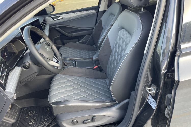 Used Volkswagen Sagitar 2023 300TSI DSG Excellence Edition Interior 4