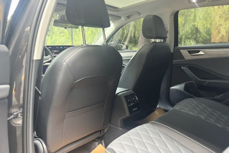 Used Volkswagen Sagitar 2023 300TSI DSG Excellence Edition Interior 6