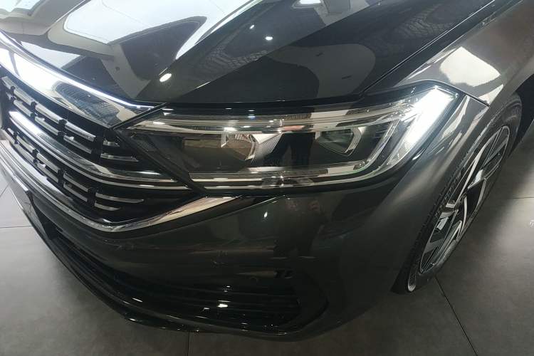 Used Volkswagen Sagitar 2023 300TSI DSG Excellence Edition Left Front Headlight