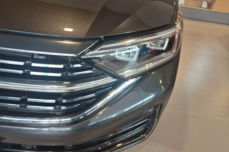 Used Volkswagen Sagitar 2023 300TSI DSG Excellence Edition Left Front Headlight