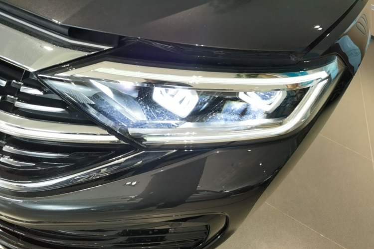 Used Volkswagen Sagitar 2023 300TSI DSG Excellence Edition Left Front Headlight