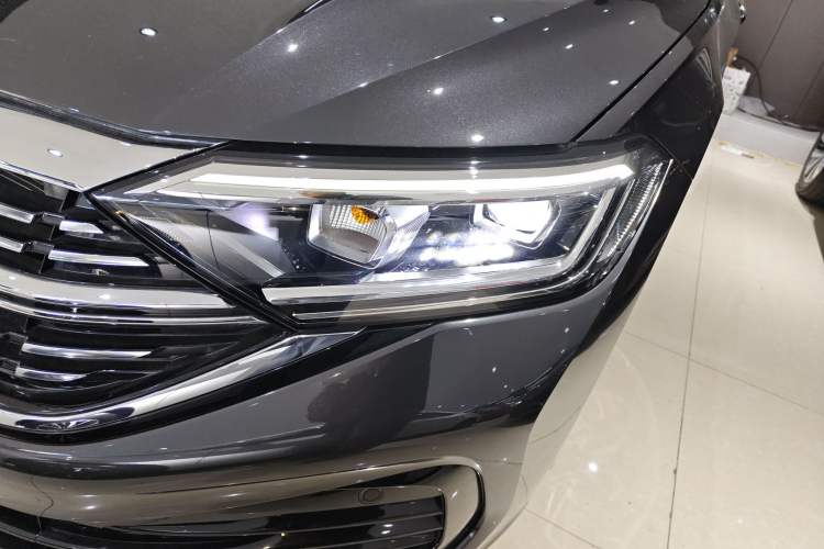 Used Volkswagen Sagitar 2023 300TSI DSG Excellence Edition Left Front Headlight