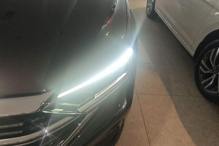 Used Volkswagen Sagitar 2023 300TSI DSG Excellence Edition Left Front Headlight