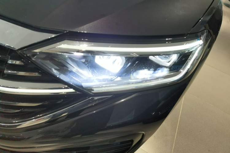 Used Volkswagen Sagitar 2023 300TSI DSG Excellence Edition Left Front Headlight