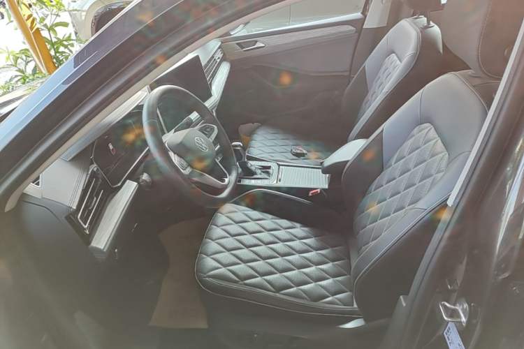 Used Volkswagen Sagitar 2023 300TSI DSG Excellence Edition Left Front Seat