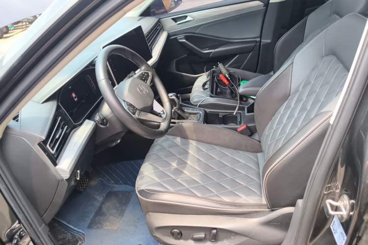 Used Volkswagen Sagitar 2023 300TSI DSG Excellence Edition Left Front Seat