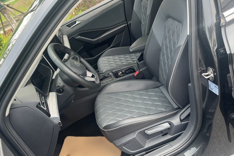 Used Volkswagen Sagitar 2023 300TSI DSG Excellence Edition Left Front Seat