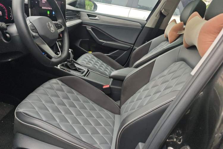 Used Volkswagen Sagitar 2023 300TSI DSG Excellence Edition Left Front Seat