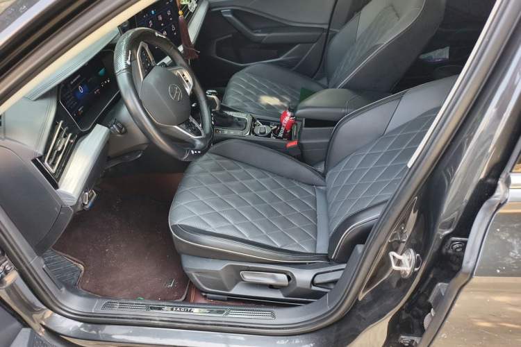 Used Volkswagen Sagitar 2023 300TSI DSG Excellence Edition Left Front Seat