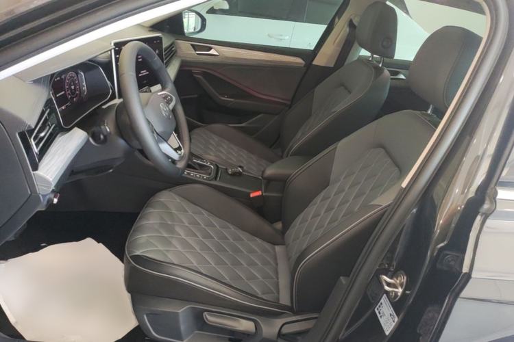 Used Volkswagen Sagitar 2023 300TSI DSG Excellence Edition Left Front Seat