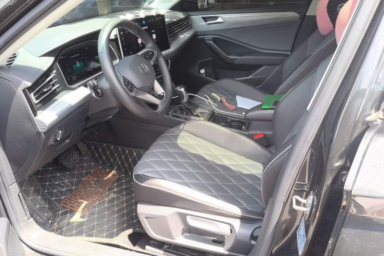Used Volkswagen Sagitar 2023 300TSI DSG Excellence Edition Left Front Seat