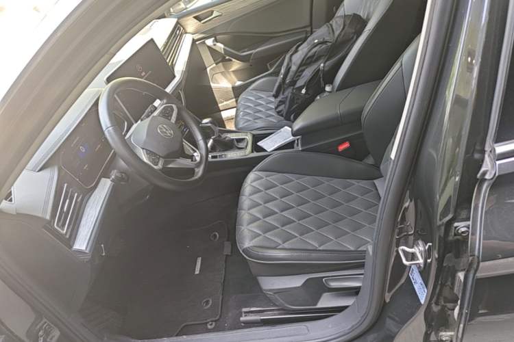 Used Volkswagen Sagitar 2023 200TSI DSG Excellence Edition Left Front Seat