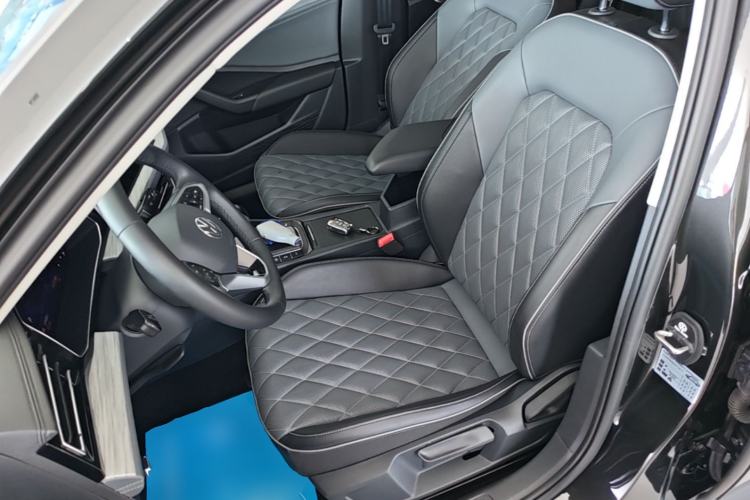 Used Volkswagen Sagitar 2023 300TSI DSG Excellence Edition Left Front Seat