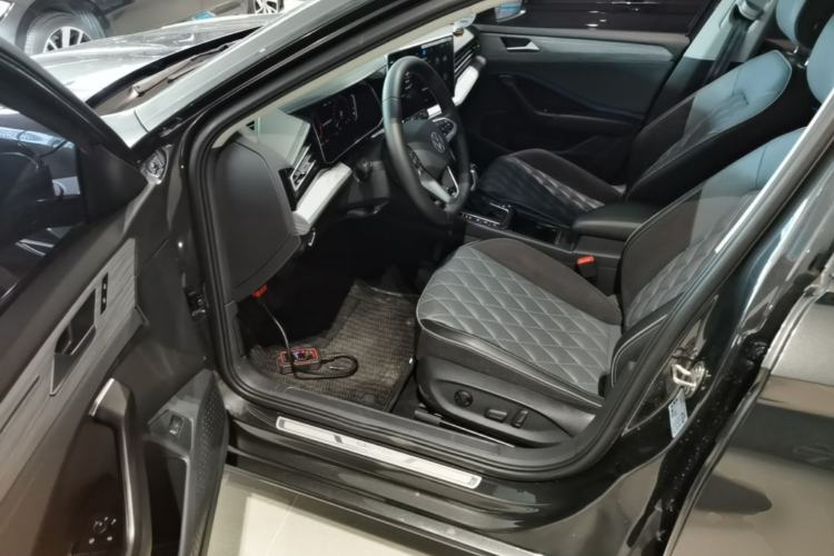 Used Volkswagen Sagitar 2023 300TSI DSG Excellence Edition Left Front Seat