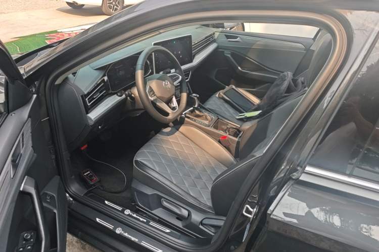 Used Volkswagen Sagitar 2023 300TSI DSG Excellence Edition Left Front Seat