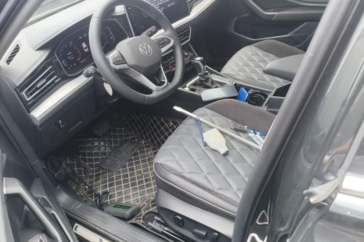 Used Volkswagen Sagitar 2023 300TSI DSG Excellence Edition Left Front Seat